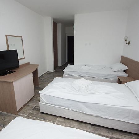 Hotel Neva キテン エクステリア 写真