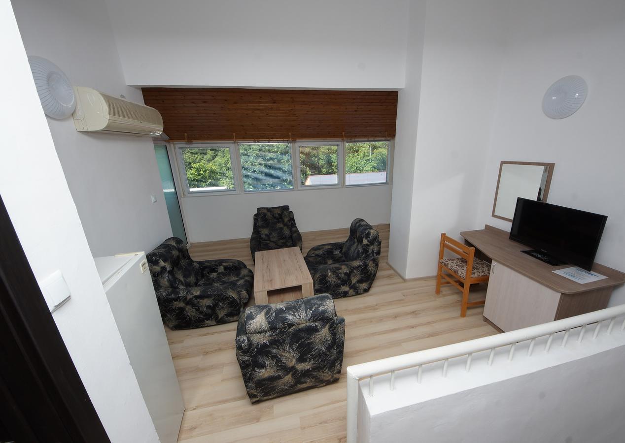 Hotel Neva キテン エクステリア 写真
