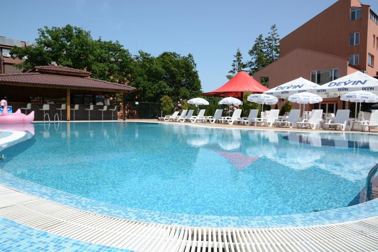 Hotel Neva キテン エクステリア 写真